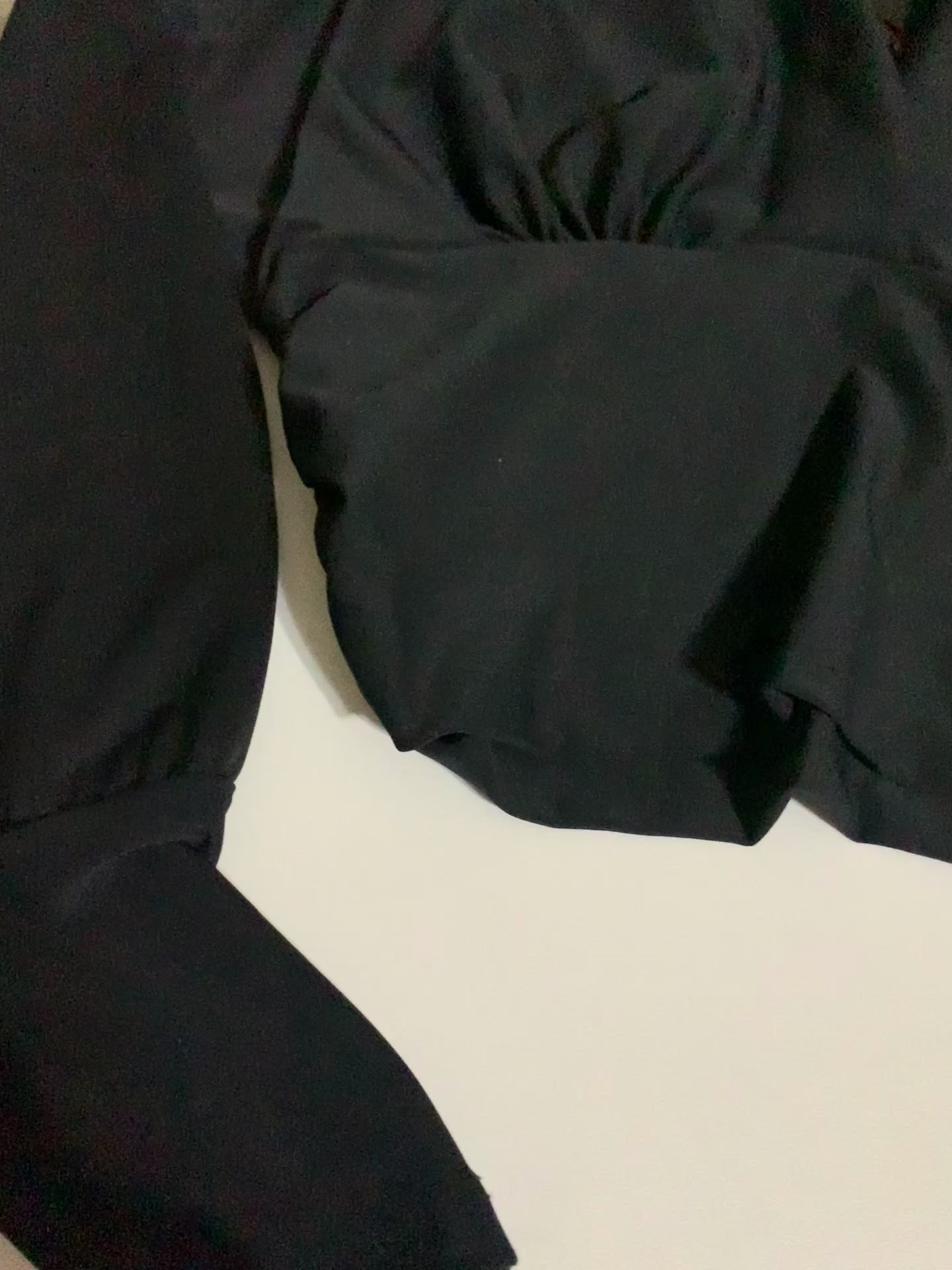 Maglia Crop ad incrocio e drappeggio Nera